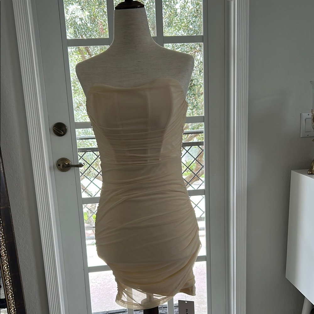 Chic Strapless Cream Dress